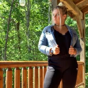 Meet your Posher, Abbe